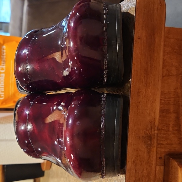 Dansko slip on clog shoe size 39 reddish/maroon color good work shoe - Picture 11 of 11